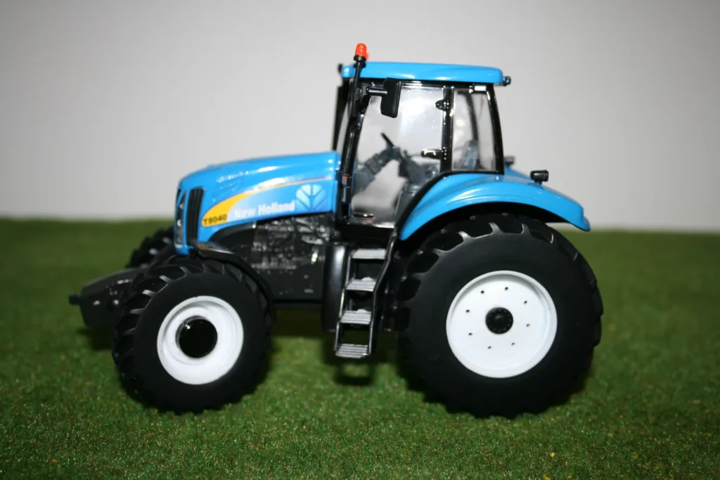 New Holland T8040