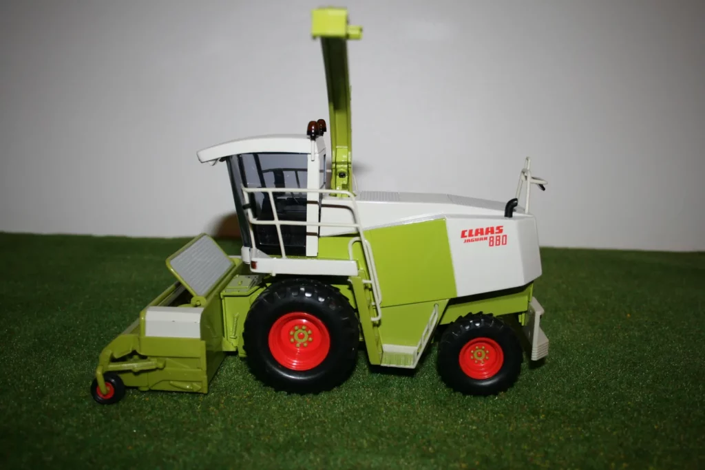 Claas Jaguar 880 pick up