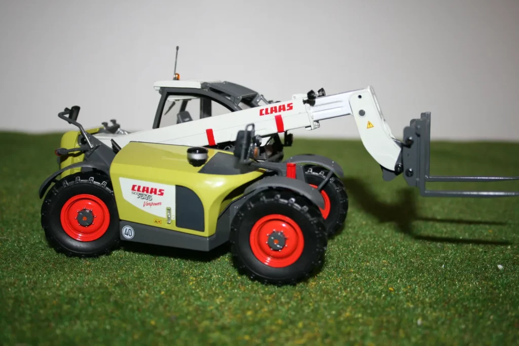 Claas Scorpion 7040 fourches