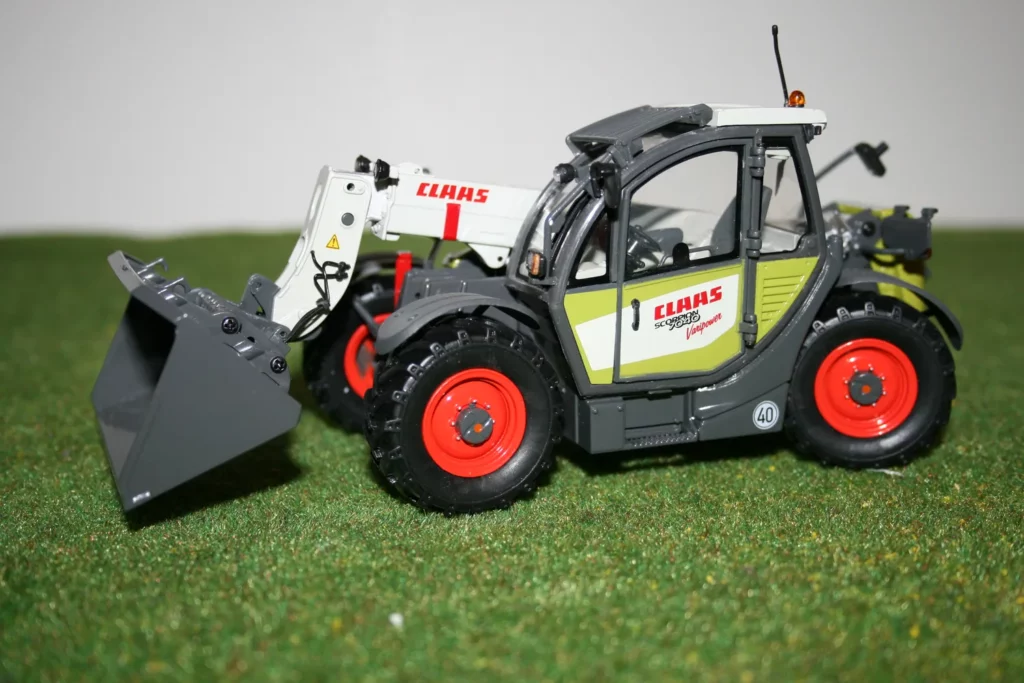 Claas Scorpion 7040 godet