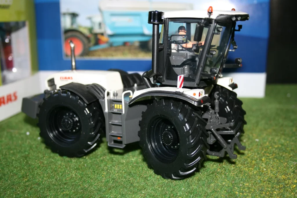 Claas Xérion 3800 Trac VC blanc