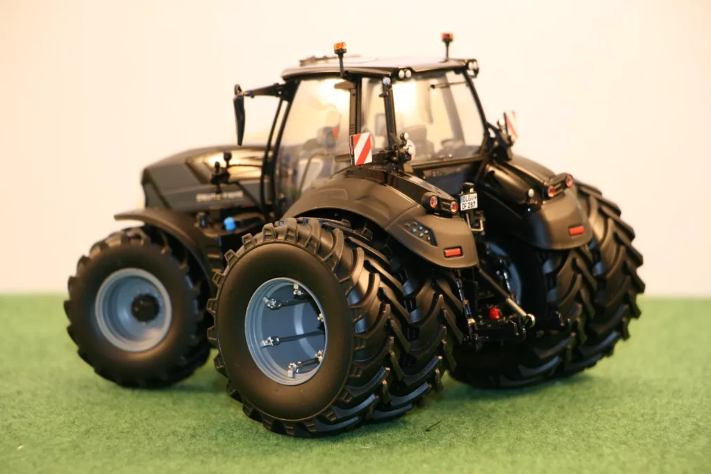 Deutz Fahr 8280 TTV black jumelé