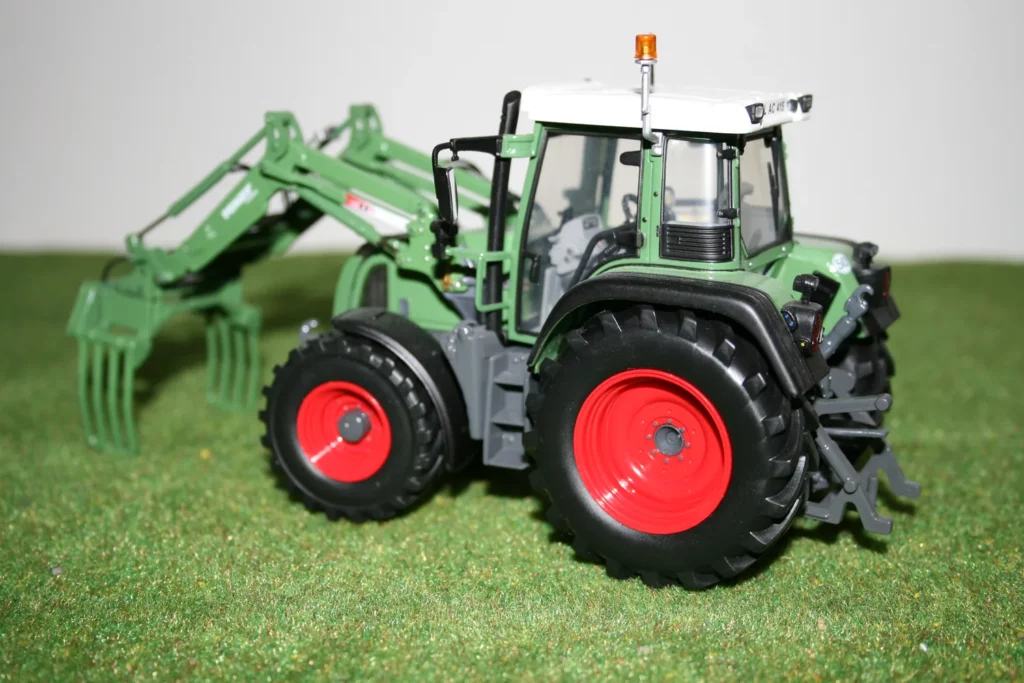 Fendt 415 Vario chargeur pince balle