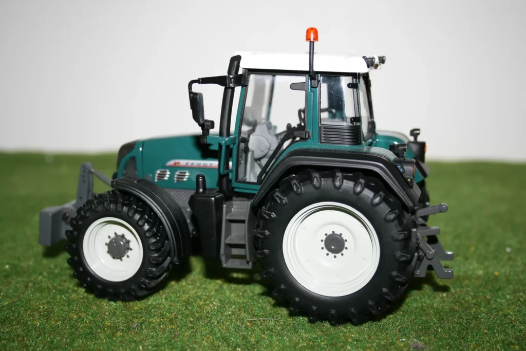 Fendt 818 Vario bleu pétrol
