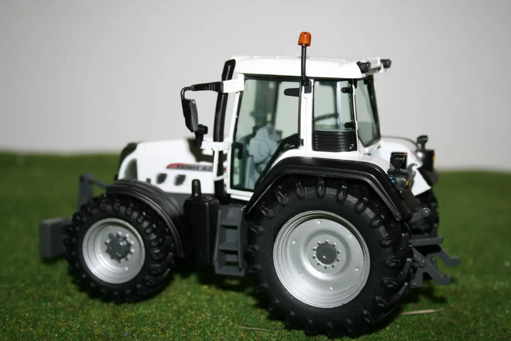 Fendt 820 Vario blanc