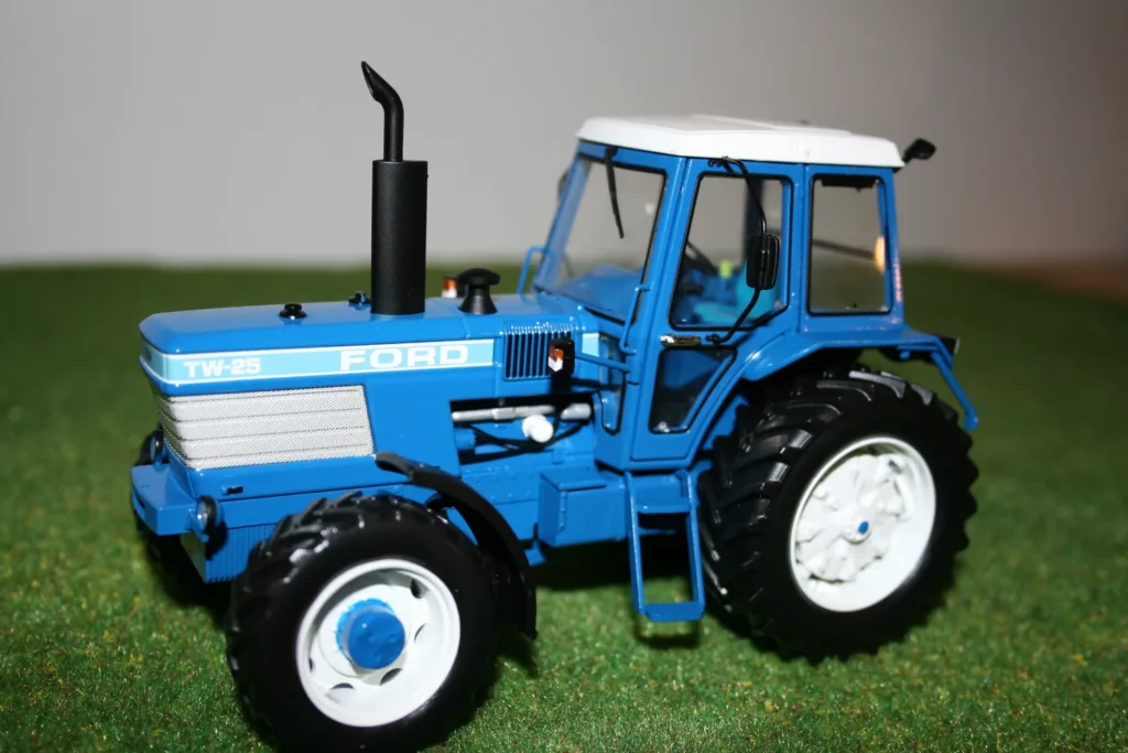 Ford TW25 G1