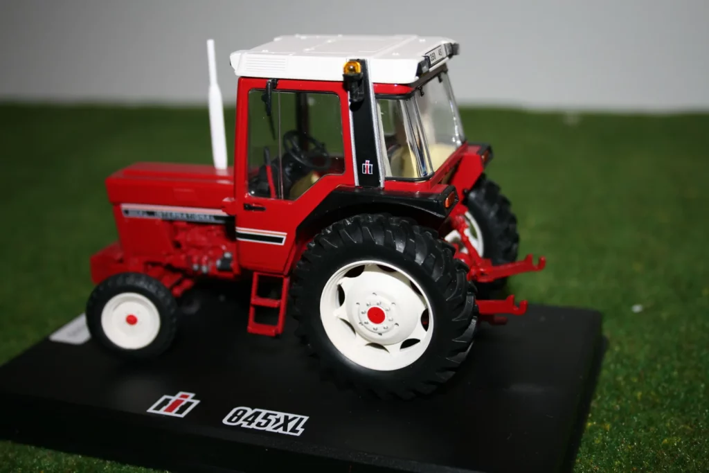 IH 845 XL 2rm ailes noires
