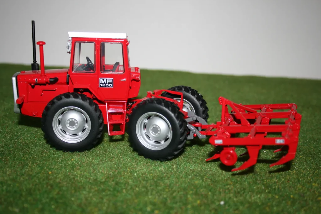 Massey Ferguson 1200 + Bomford