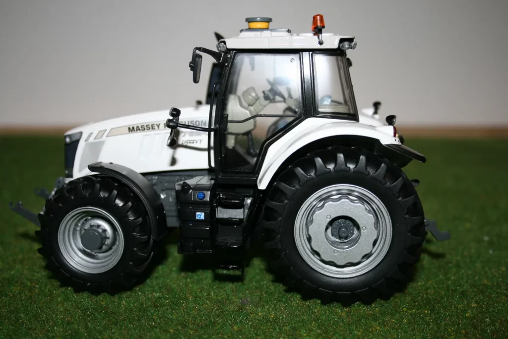 Massey Ferguson 7626 white