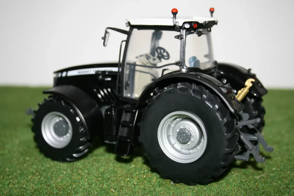 Massey Ferguson 8690 black