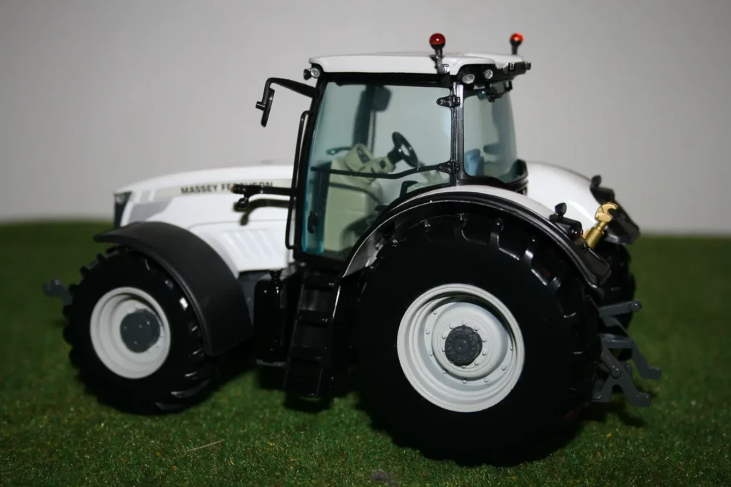 Massey Ferguson 8690 blanc