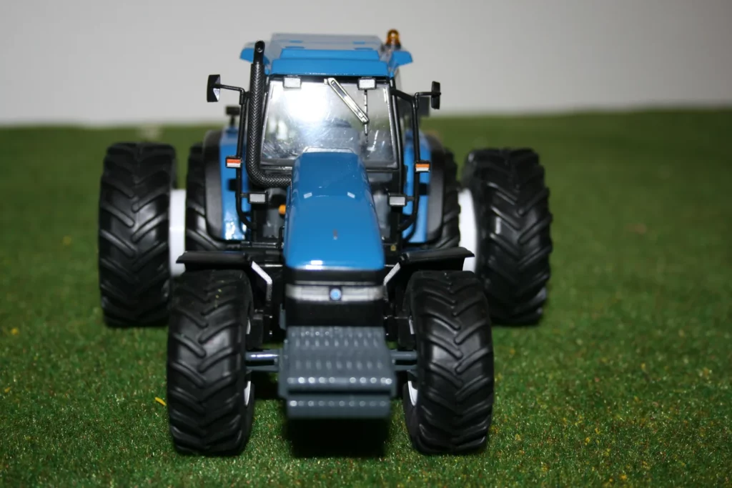 New Holland Ford 8560