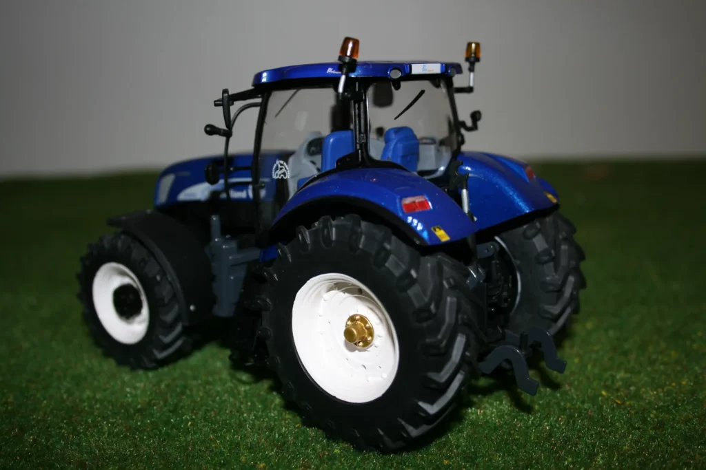 New Holland T7070 blue power