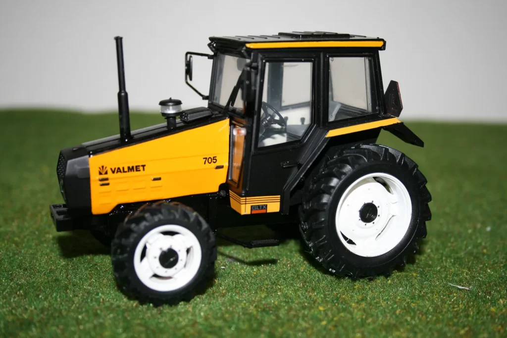 Valmet 705 jaune