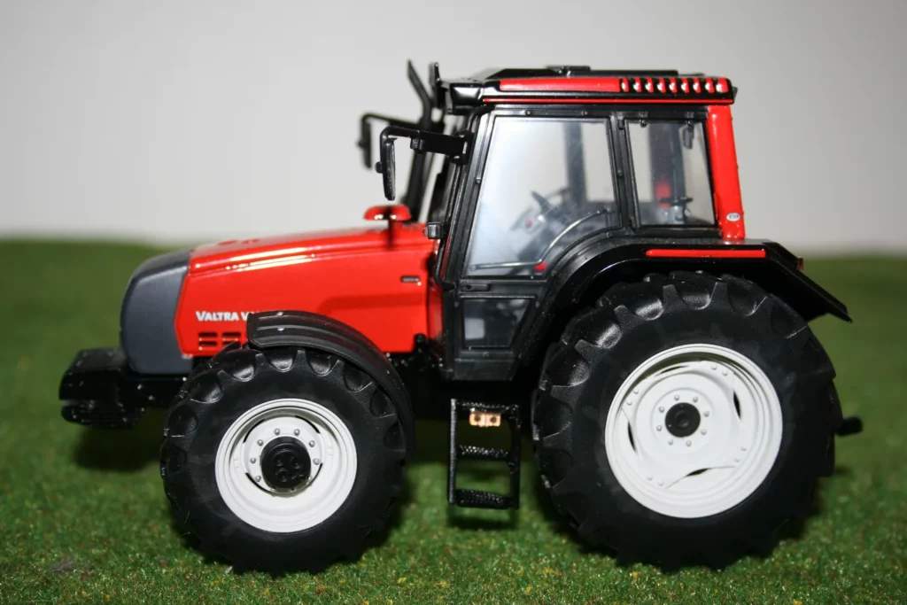 Valtra 6850 Hi Tech rouge