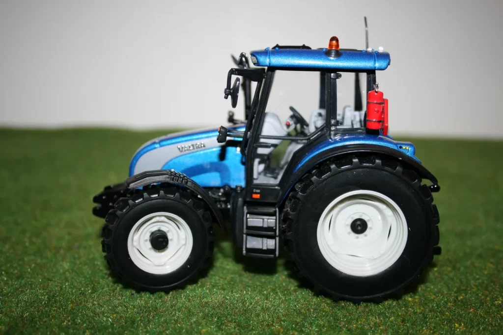Valtra C bleu