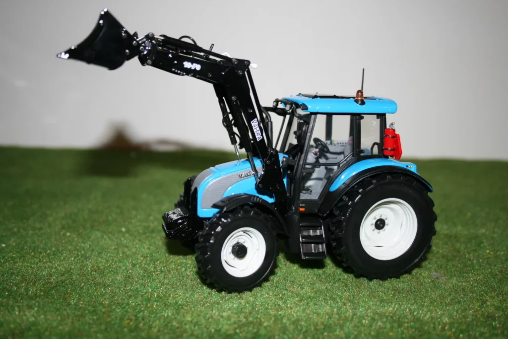 Valtra C bleu chargeur