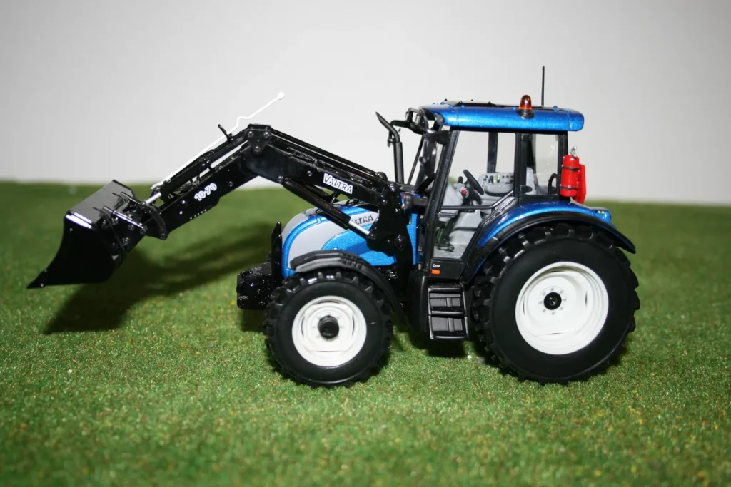Valtra C bleu métal chargeur