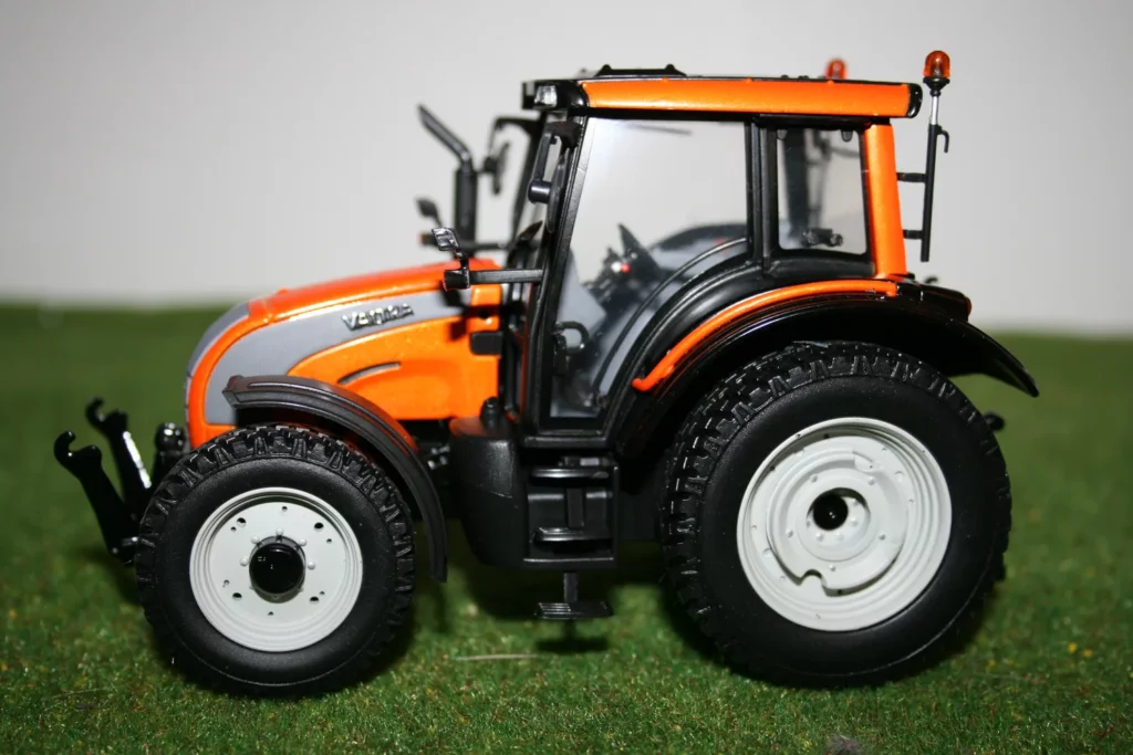Valtra N121 communal